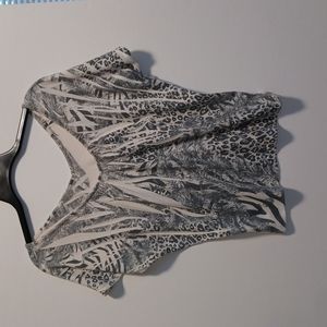 Voice short sleeve animal print with plants size medium grey and white